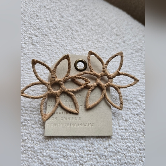 Anthropologie, Open Flower Raffia Woven Earrings,  Tan - NEW! - Picture 3 of 10